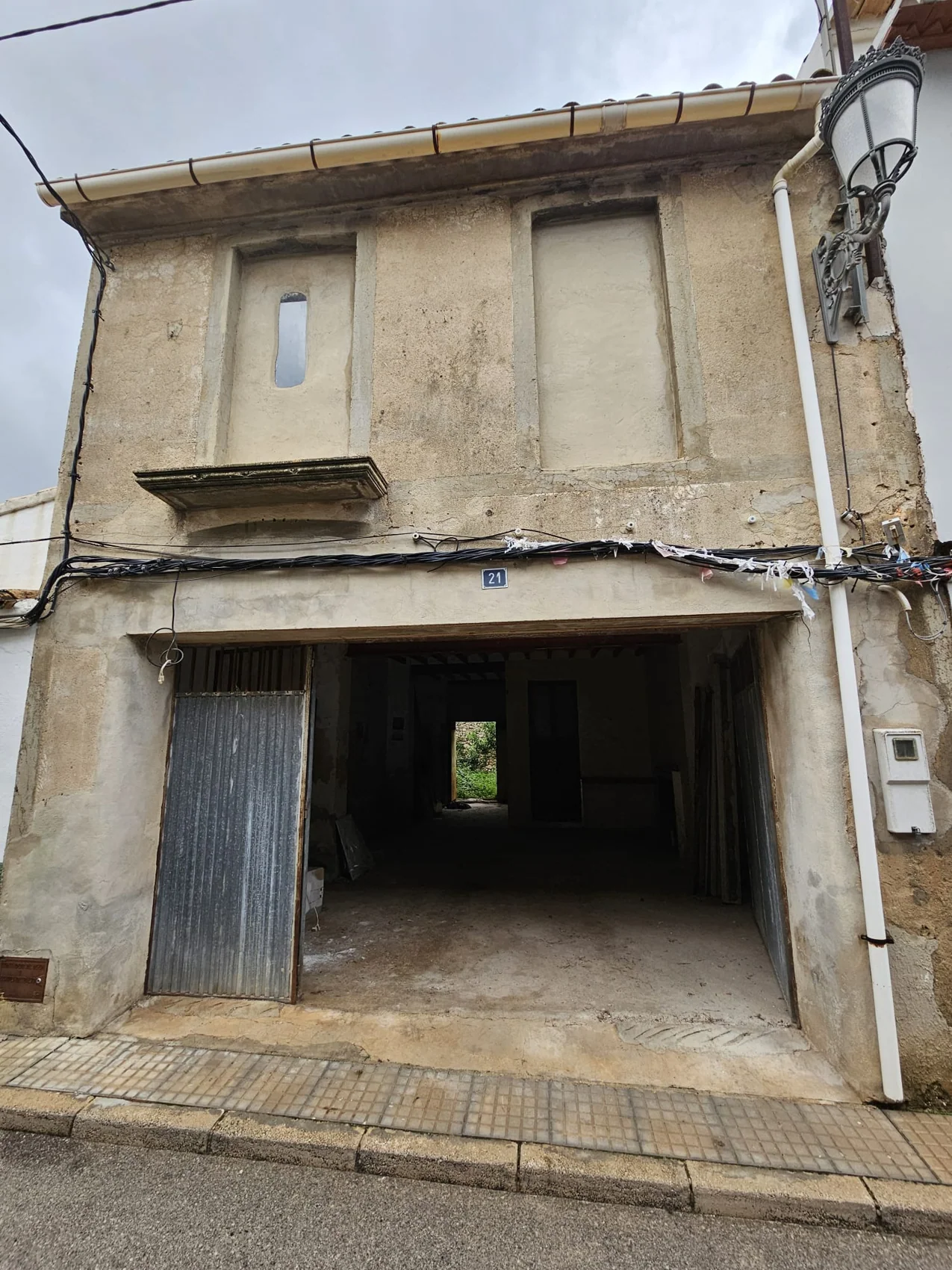 Fachada de la casa antes de la intervención