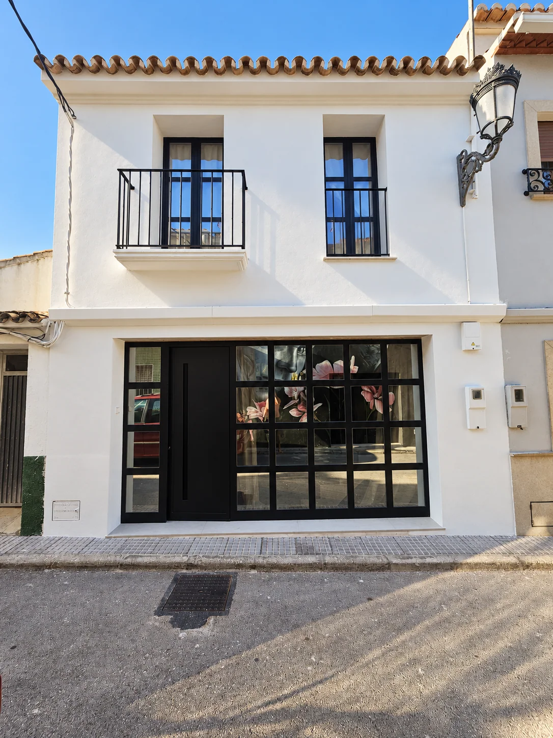 Fachada final de Villa Benigembla, imagen editada con IA